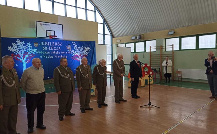  50 Rocznica nadania imienia 6 Pułku Szkole Podstawowej w Broniszewie Starym